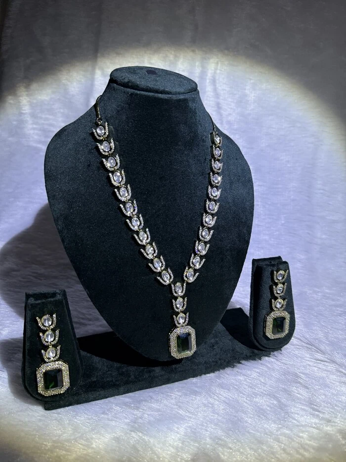 Siyarva Silver-Plated Emerald Jewellery Set
