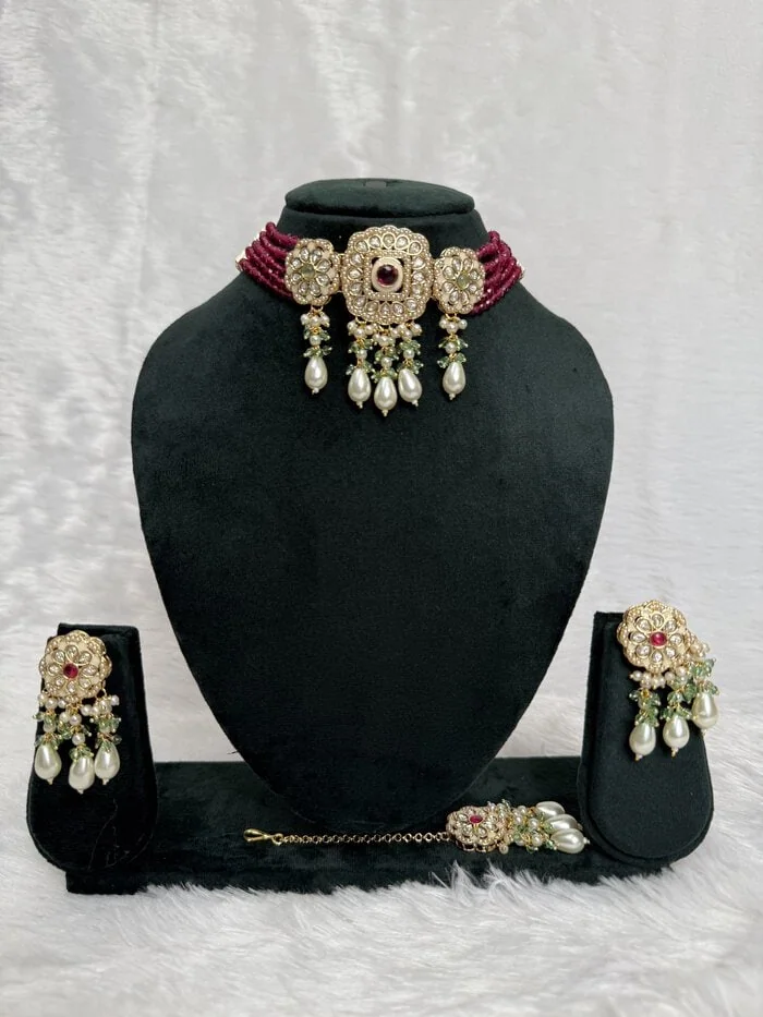 Siyarva Kundan Choker Necklace Set with Maang Tikka