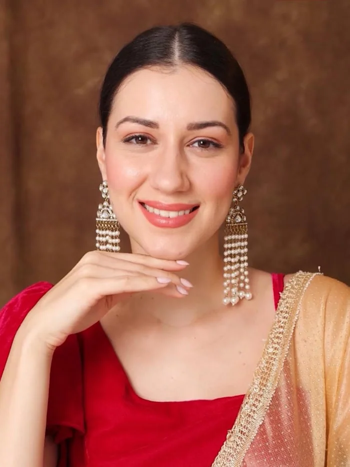 Siyarva Noor Pearl Drop Earrings – Ivory White - Image 4